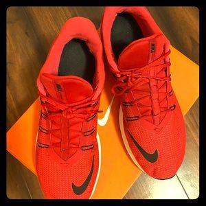 NIKE QUEST MEN’s running sneaker; size 11